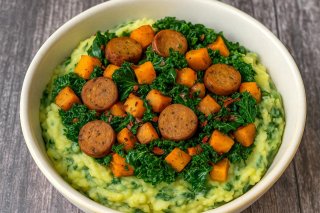 Grünkohl/Kürbis mit Kartoffelbrei Tofu-Bratwurst