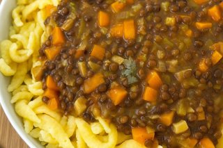 Linsen m. Spätzle u. veganem Tomatenhack